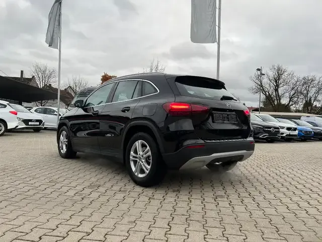 Mercedes-Benz GLA 180