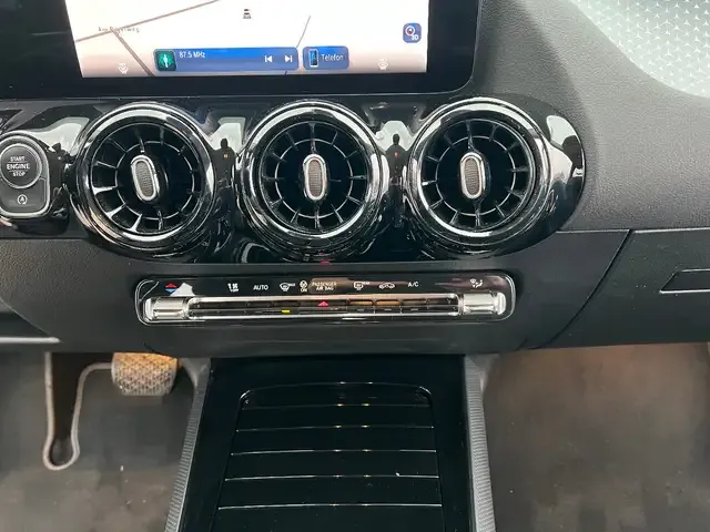 Mercedes-Benz GLA 180