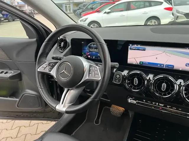 Mercedes-Benz GLA 180