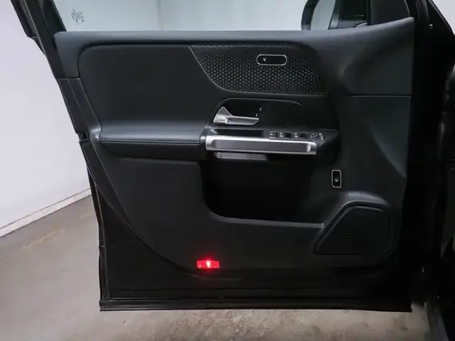 Mercedes-Benz EQB 300