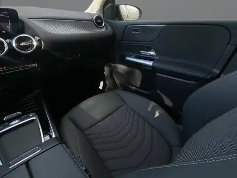 Mercedes-Benz B 220