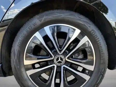 Mercedes-Benz B 220