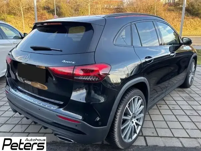 Mercedes-Benz GLA 200