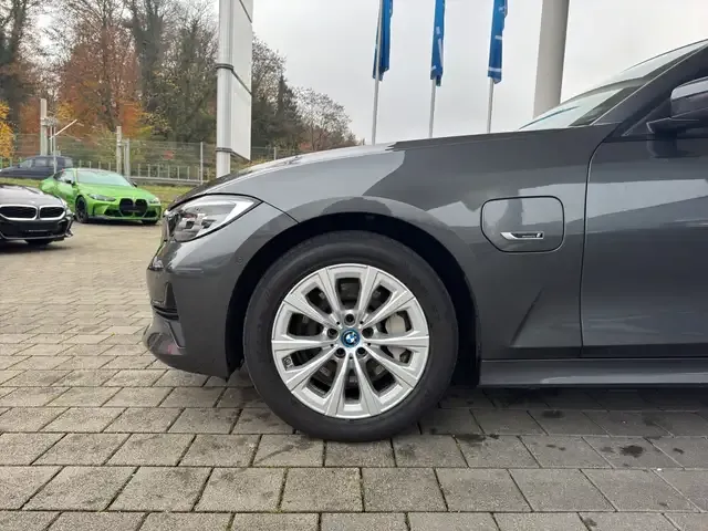 BMW 330