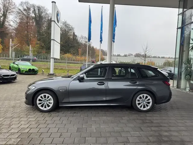BMW 330