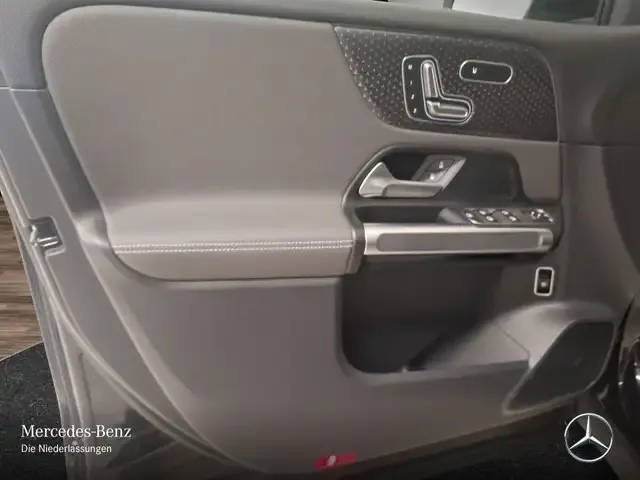 Mercedes-Benz EQB 300