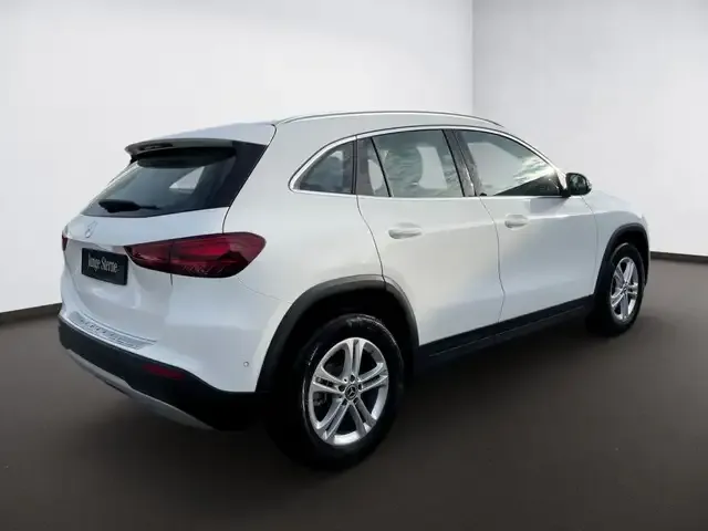 Mercedes-Benz GLA 220