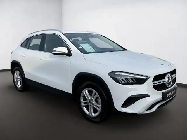 Mercedes-Benz GLA 220