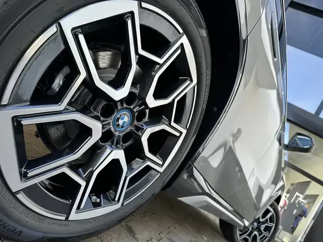 BMW iX1
