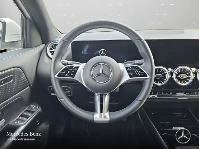 Mercedes-Benz EQA 300