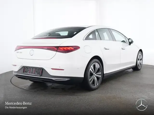 Mercedes-Benz EQE 300
