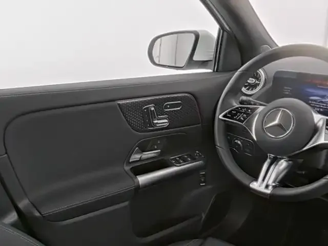 Mercedes-Benz EQA 300