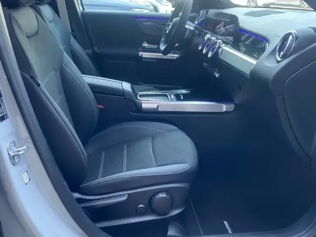 Mercedes-Benz GLB 220