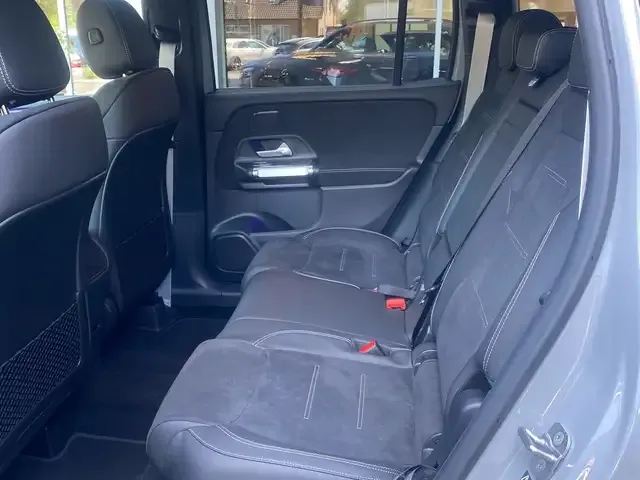 Mercedes-Benz GLB 220