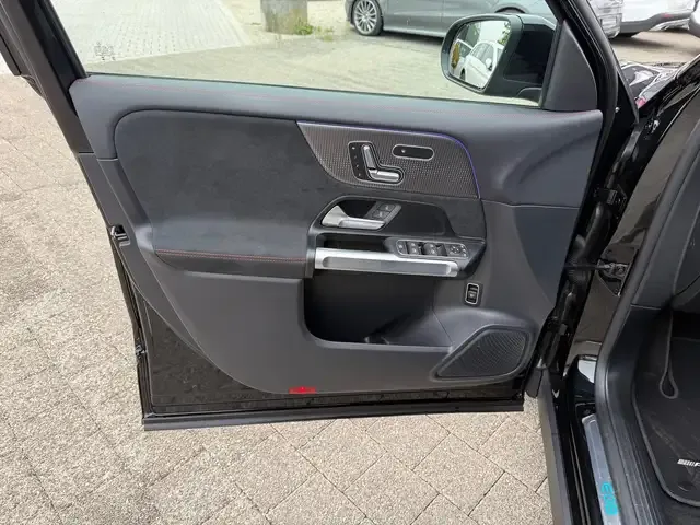Mercedes-Benz EQB 300