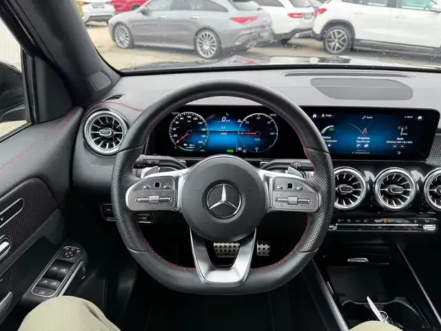 Mercedes-Benz EQB 300