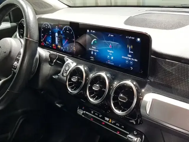 Mercedes-Benz GLB 200