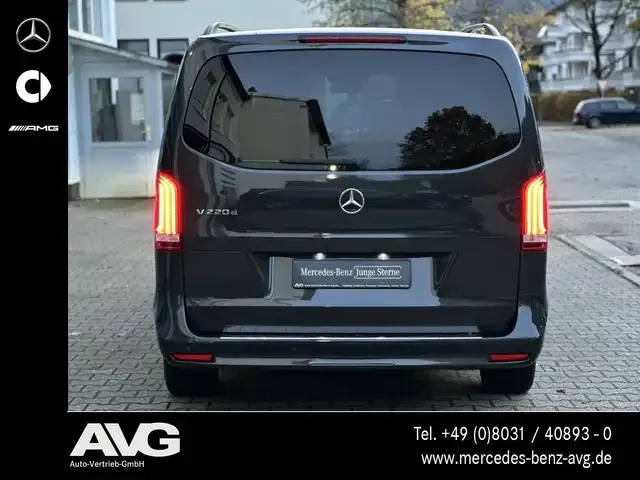 Mercedes-Benz V 220