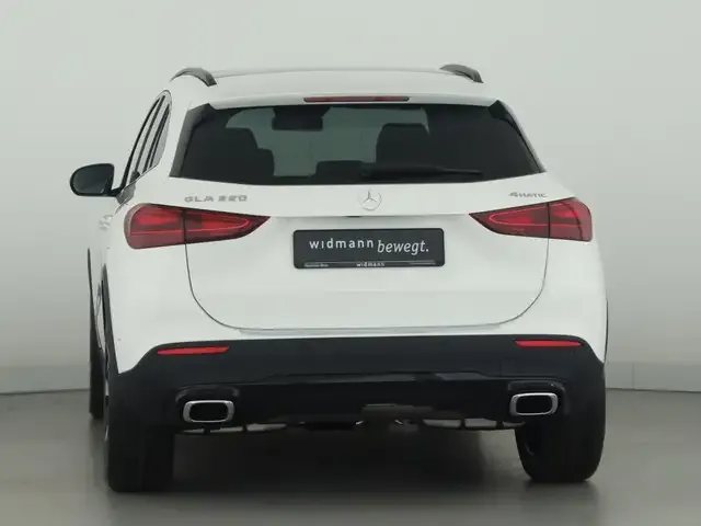 Mercedes-Benz GLA 220