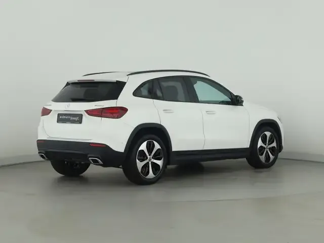 Mercedes-Benz GLA 220