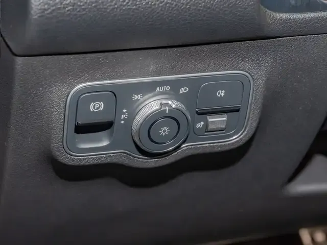Mercedes-Benz GLB 220