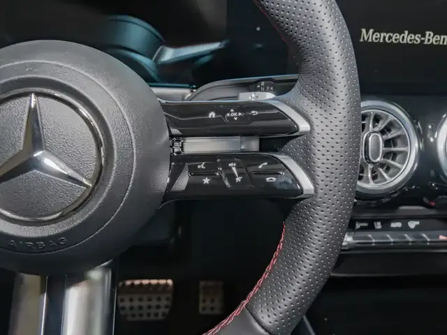 Mercedes-Benz GLB 220