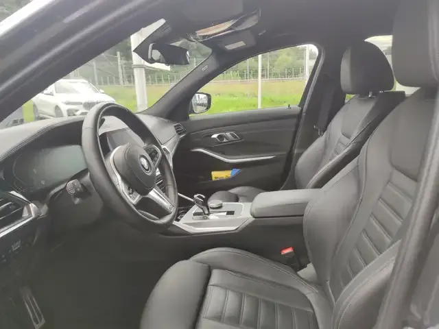 BMW 330