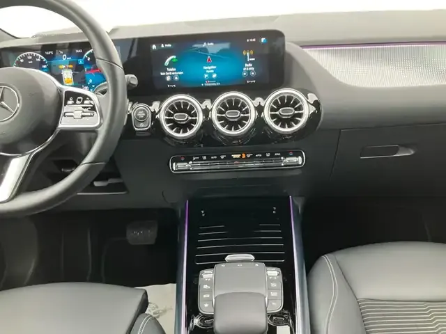 Mercedes-Benz GLA 220