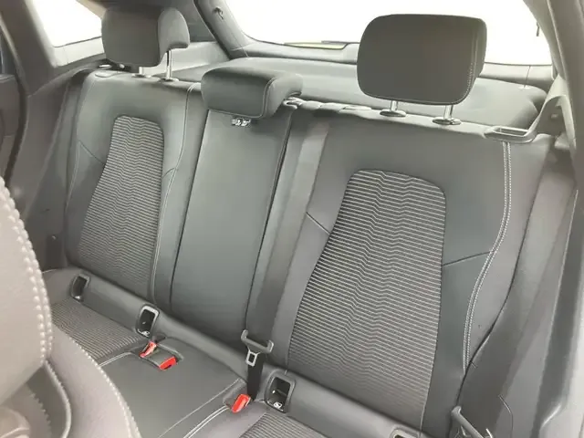 Mercedes-Benz GLA 220