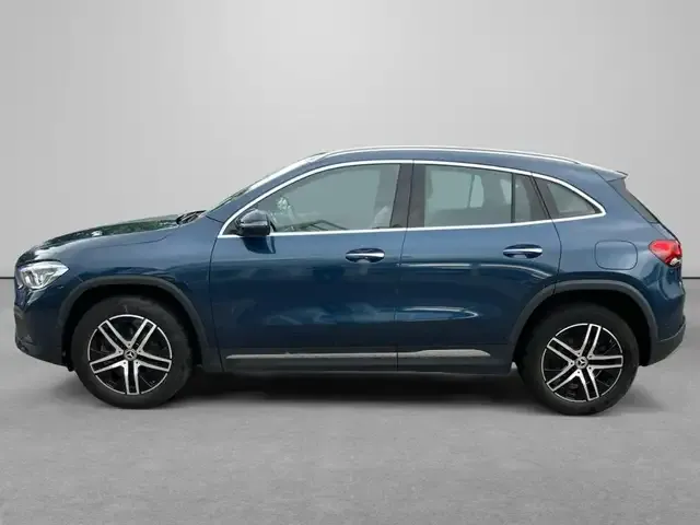 Mercedes-Benz GLA 220
