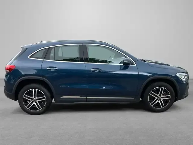 Mercedes-Benz GLA 220