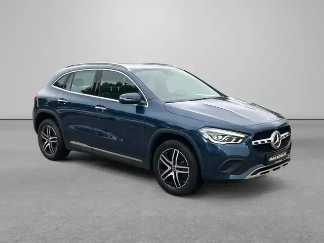 Mercedes-Benz GLA 220