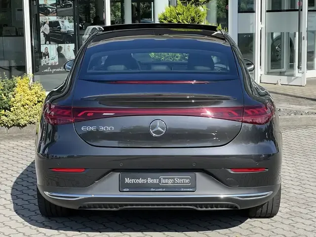 Mercedes-Benz EQE 300