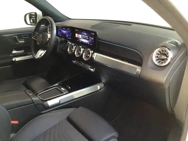 Mercedes-Benz EQB 300