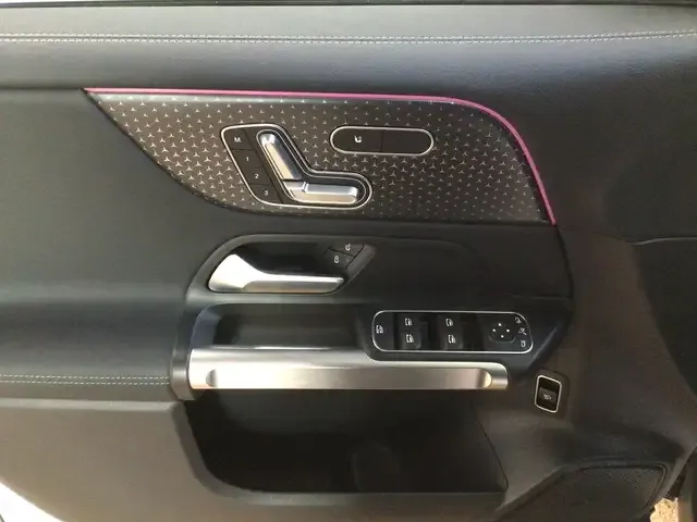 Mercedes-Benz EQB 300