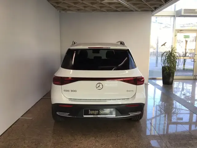 Mercedes-Benz EQB 300