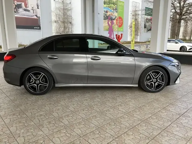Mercedes-Benz A 220