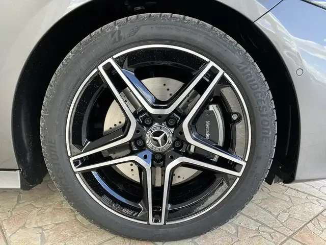 Mercedes-Benz A 220