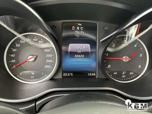 Mercedes-Benz V 220