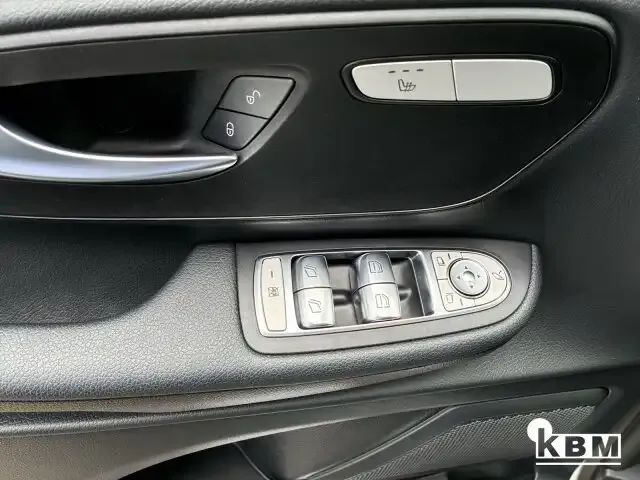 Mercedes-Benz V 220