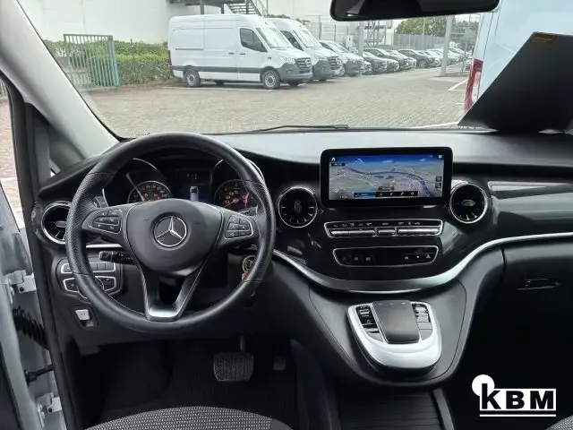 Mercedes-Benz V 220