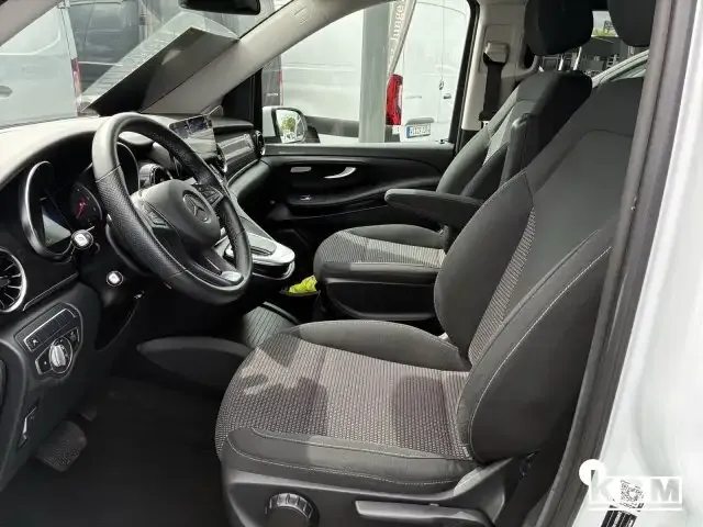 Mercedes-Benz V 220