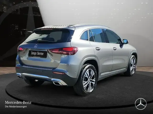 Mercedes-Benz GLA 180