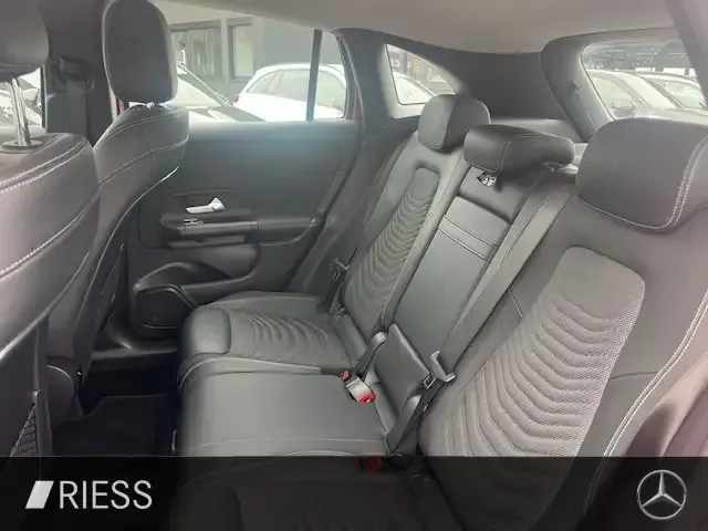 Mercedes-Benz GLA 220