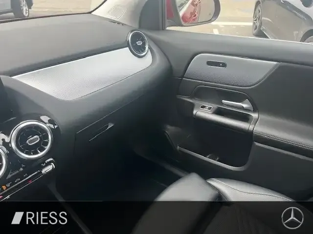 Mercedes-Benz GLA 220