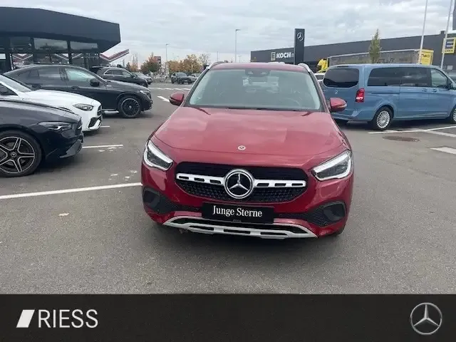 Mercedes-Benz GLA 220