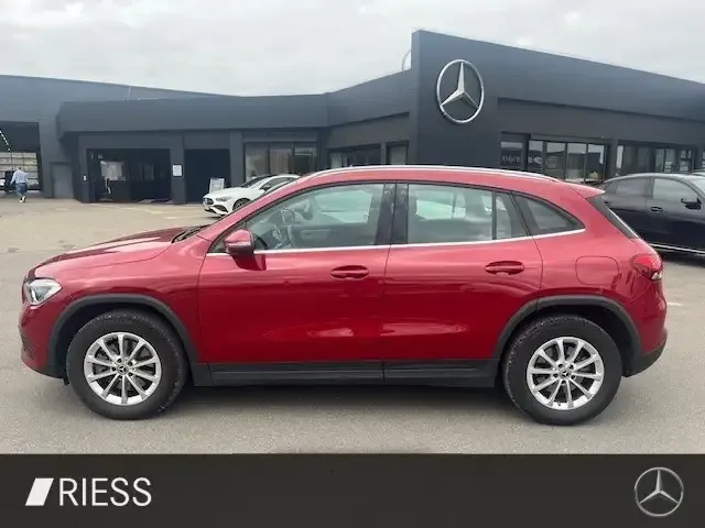 Mercedes-Benz GLA 220
