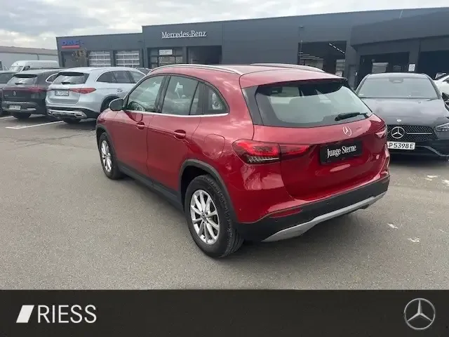 Mercedes-Benz GLA 220