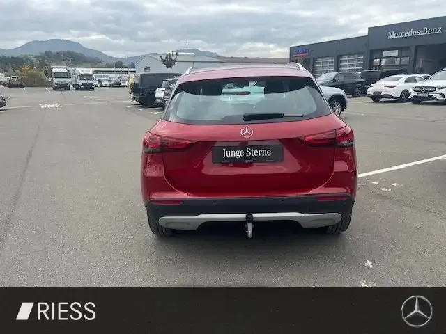 Mercedes-Benz GLA 220