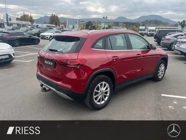 Mercedes-Benz GLA 220